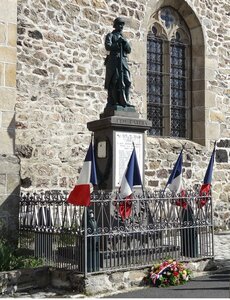 MONUMENT AUX MORTS